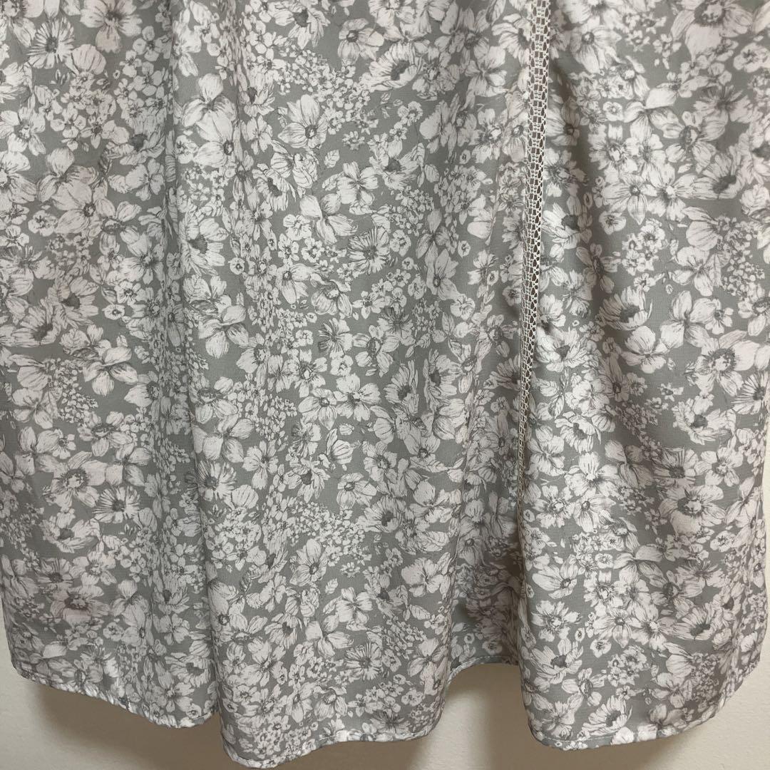 ワンピース Lace Trimmed Floral Dress