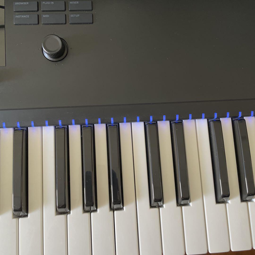 KOMPLETE KONTROL S61 MK2【トランスファーID有り】