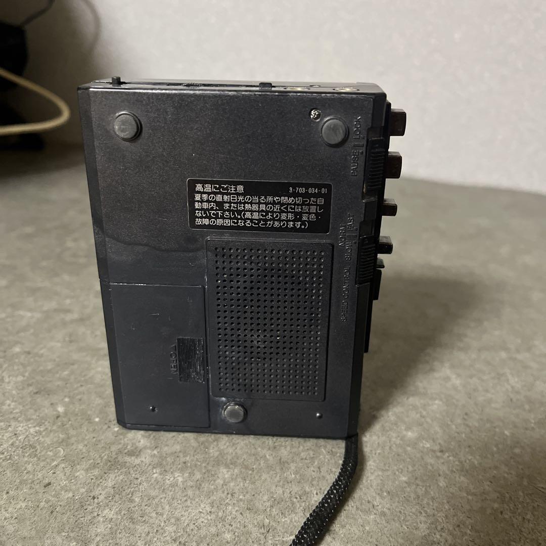 SONY ポータブルカセットレコーダー TCM-57 の説明と内部の様子