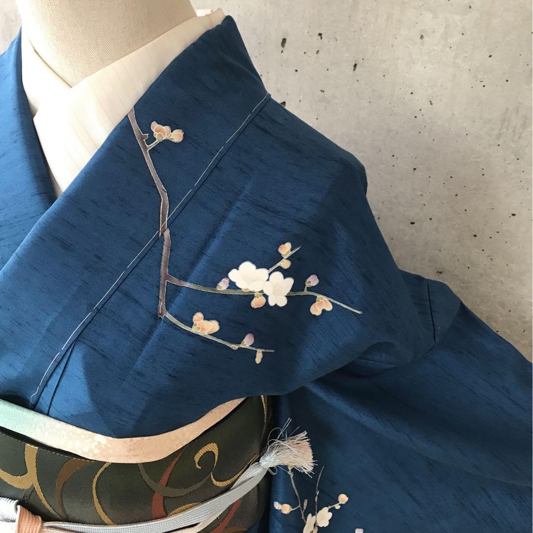 濃青系の紬訪問着 茶碗に梅柄