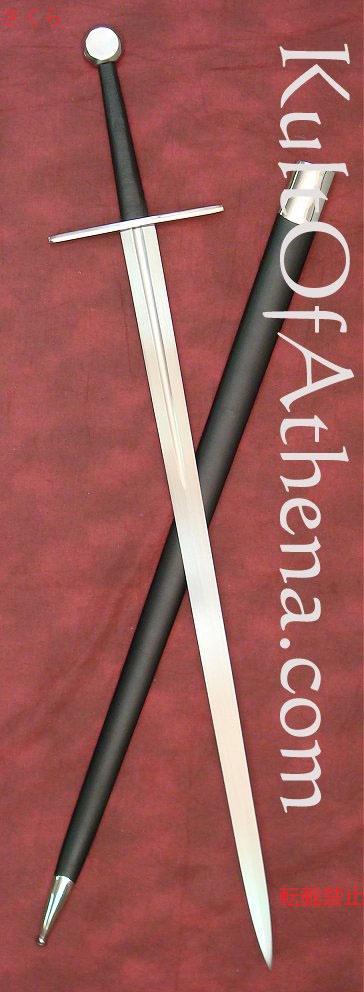 ティンクは剣を半分持っている 両手の剣  巨剣  騎士剣  武装剣