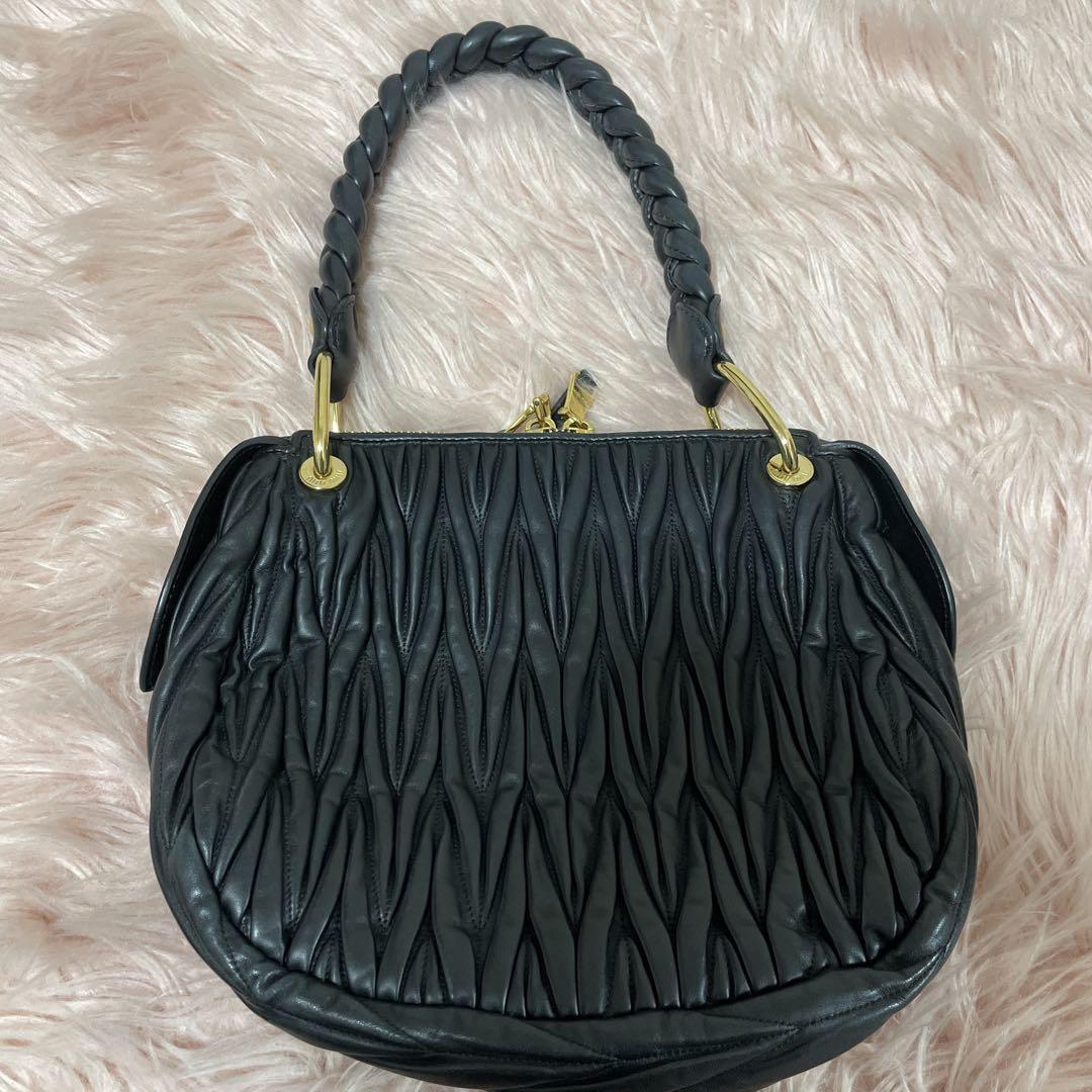 miumiu ハンドバッグ マテラッセ ワンショルダー 黒 miumiu ハンドバッグ マテラッセ ワンショルダー 黒