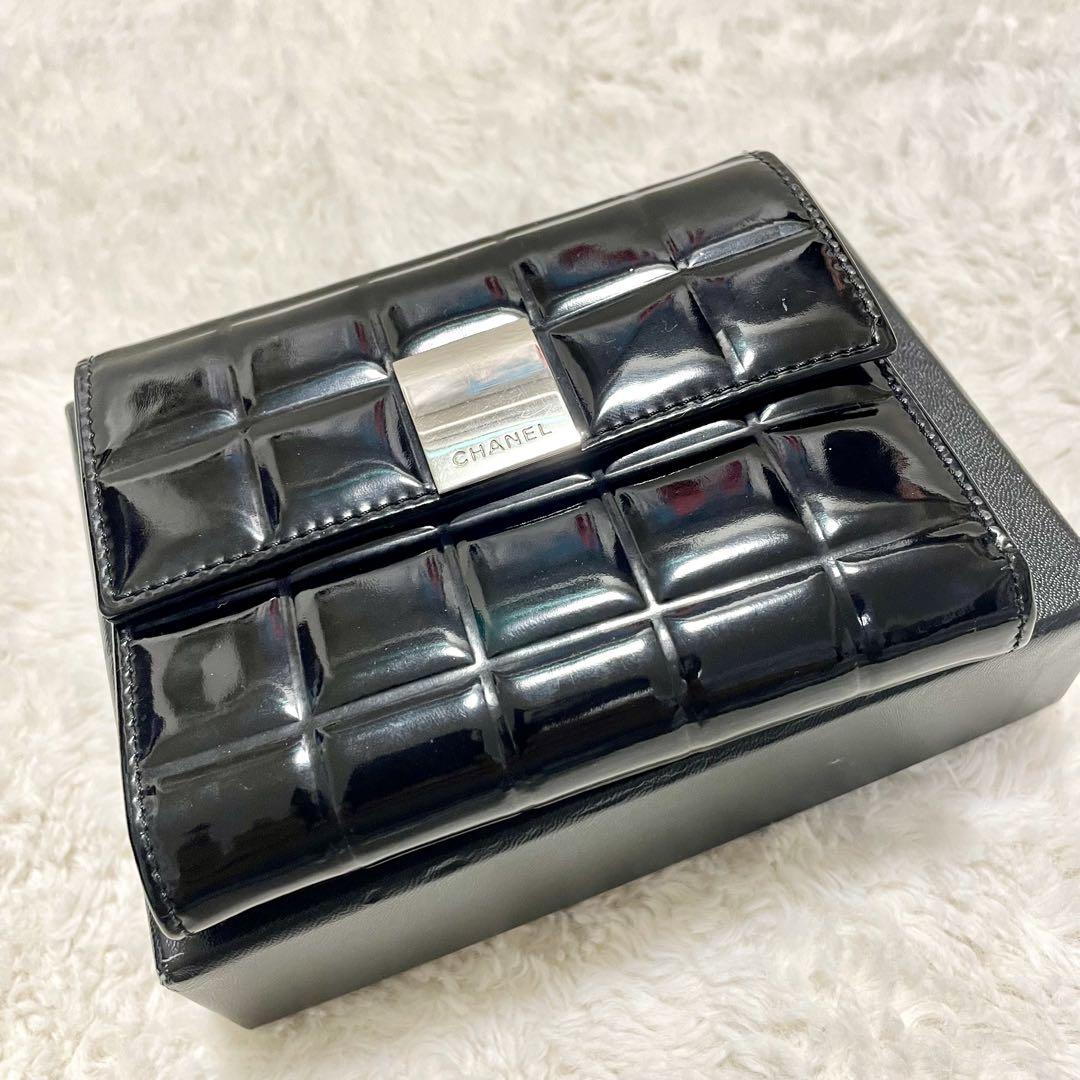 箱付き CHANEL シャネル チョコバー エナメル 二つ折財布 A1781