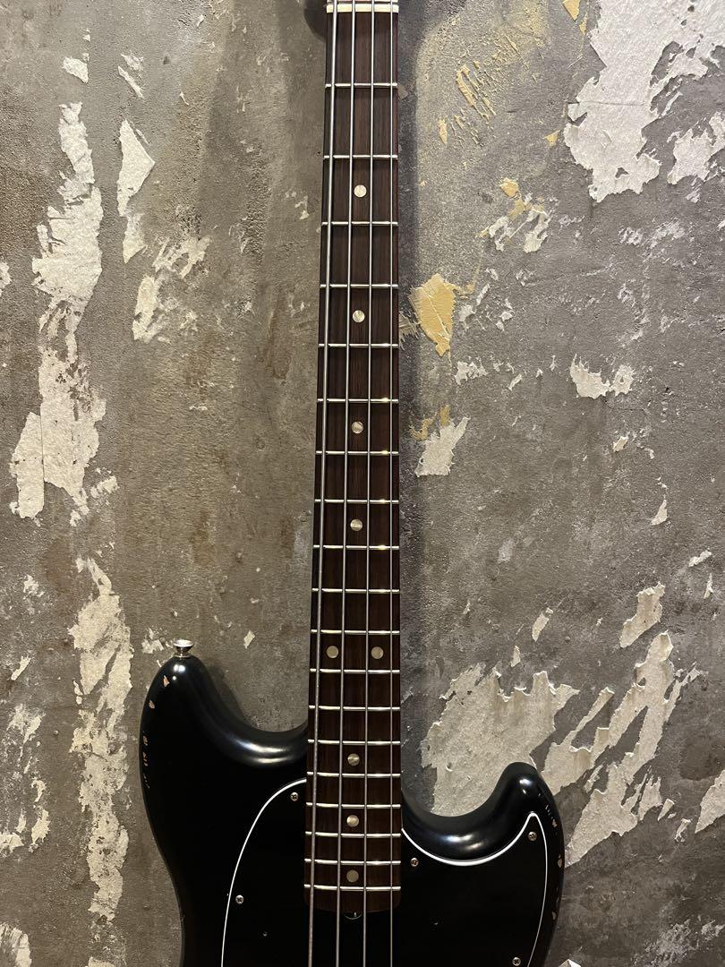 ベース Fender JMJ Road Worn Mustang Bass
