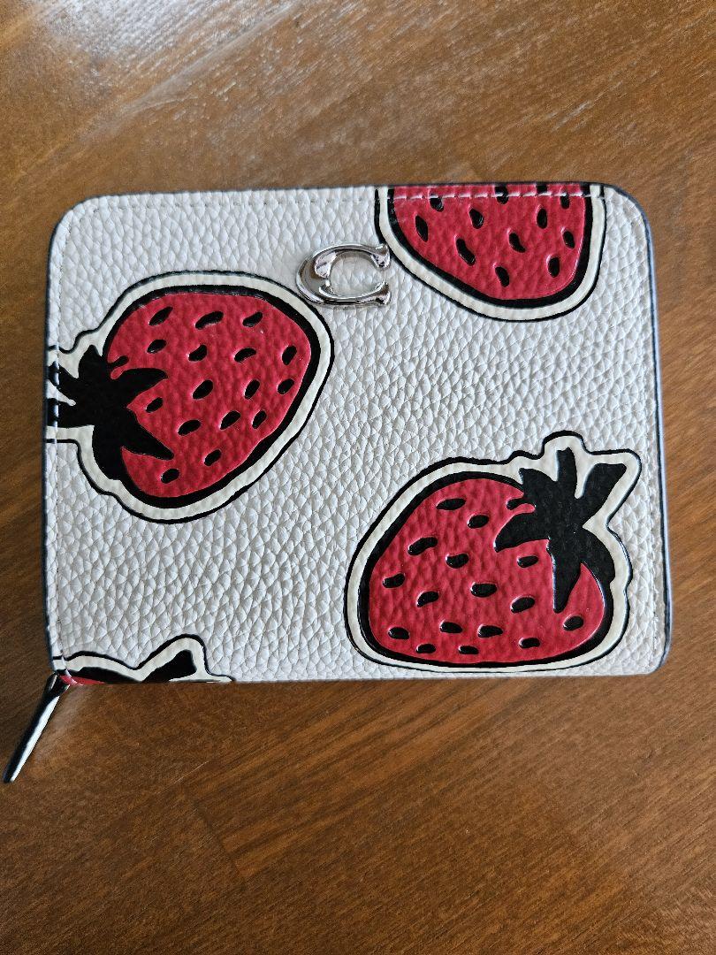 ⭐COACH いちご柄 二つ折り財布