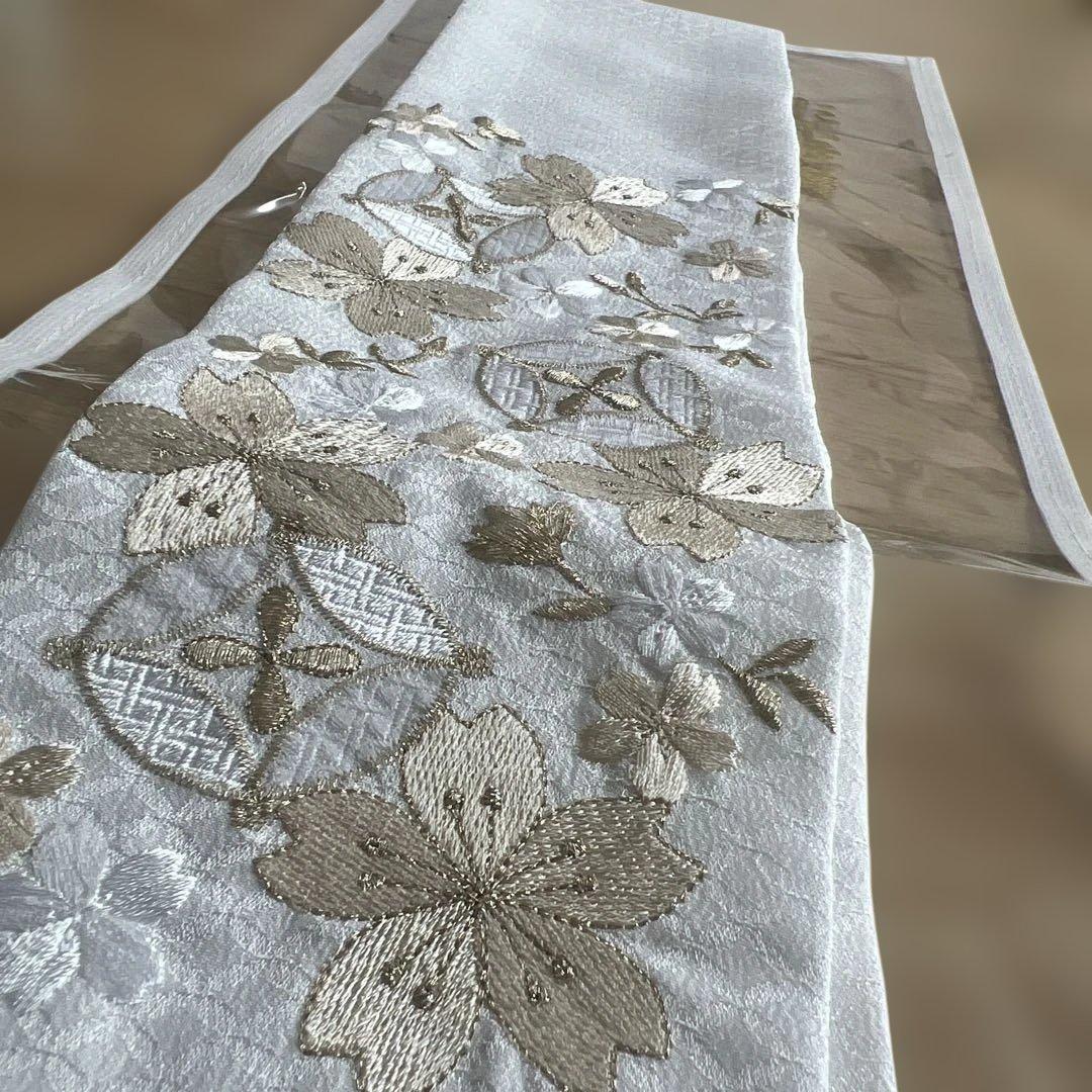 金色花柄刺繍の半襟 金色花柄刺繍の半襟