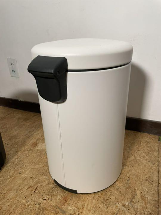 されたデザ▽ ブラバンシア 白 Brabantia lN4v2-m46080711783 マット仕上げのおしゃれなゴミ箱 20L きます