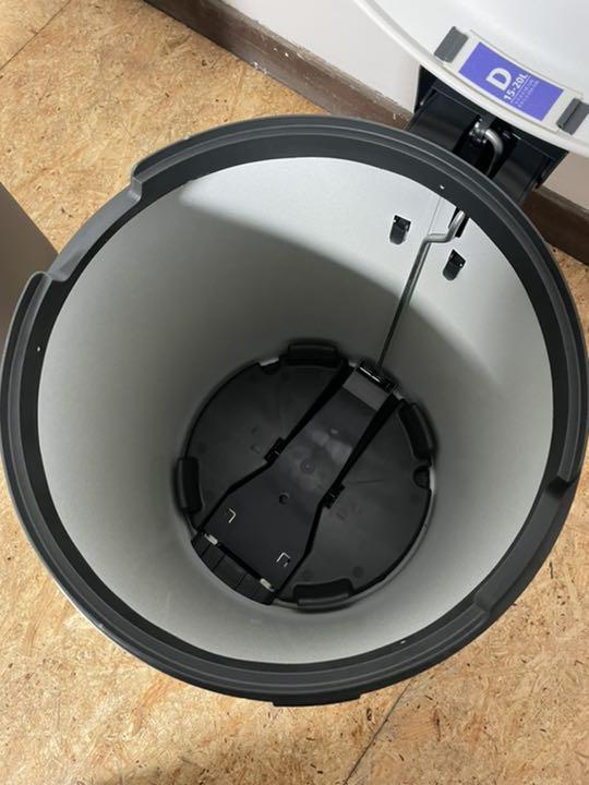 されたデザ▽ ブラバンシア 白 Brabantia lN4v2-m46080711783 マット仕上げのおしゃれなゴミ箱 20L きます