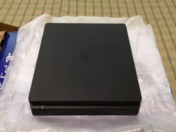 PS4pro CUH-7000BB01 容量1TL PS4pro CUH-7000BB01 容量1TL