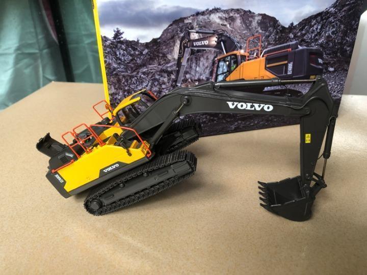 ミニカー 1/50 VOLVO ボルボ EC480E ショベルカー