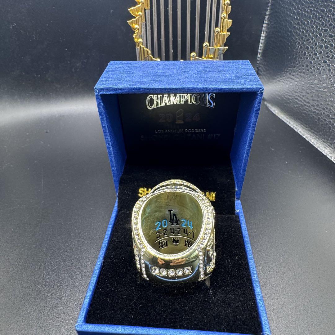 ドジャース 大谷翔平 チャンピオンリング た特製ケースミニトロフィーセット 非売品 ドジャース 大谷翔平 チャンピオンリング 特製ケースミニ