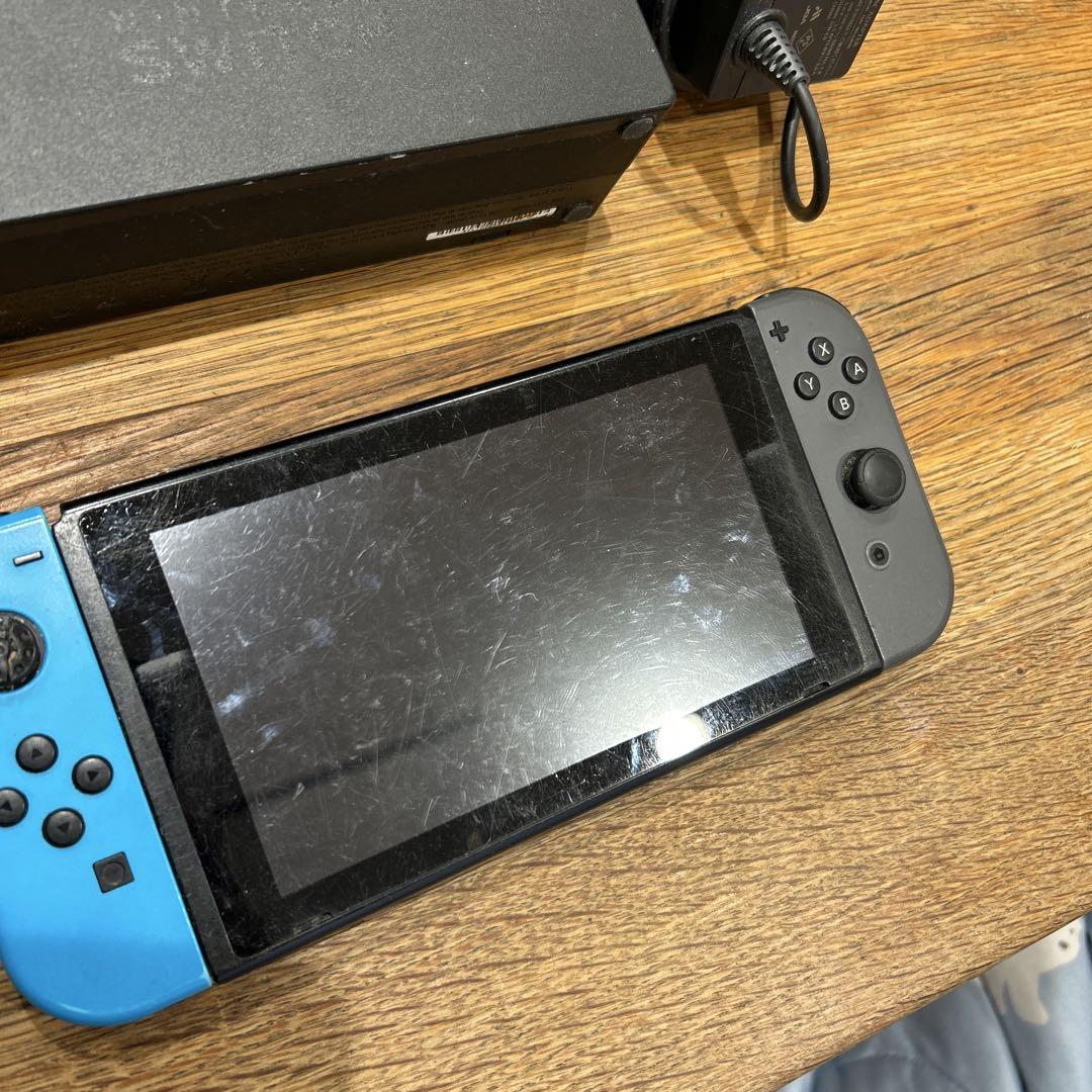 逆輸入 Nintendo Switch 本体 青/黒 ジョイコン付き Nintendo Switch