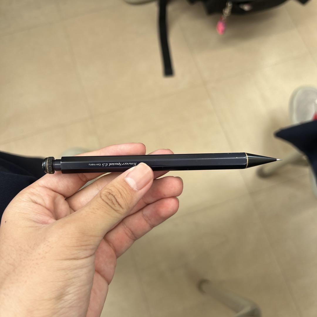 黒のシャープペンシル 本体