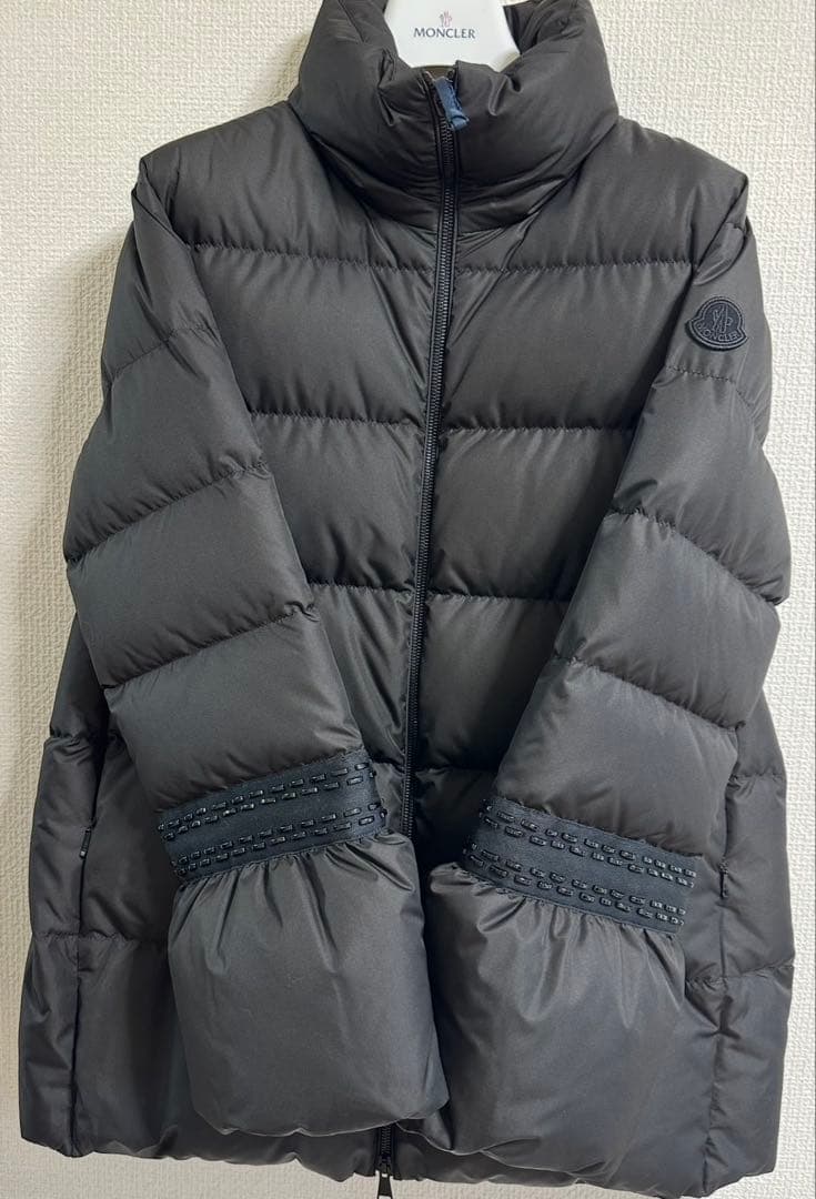 新品未使用MONCLER ブラックダウンジャケットサイズ0 新品未使用MONCLER ブラックダウンジャケットサイズ0