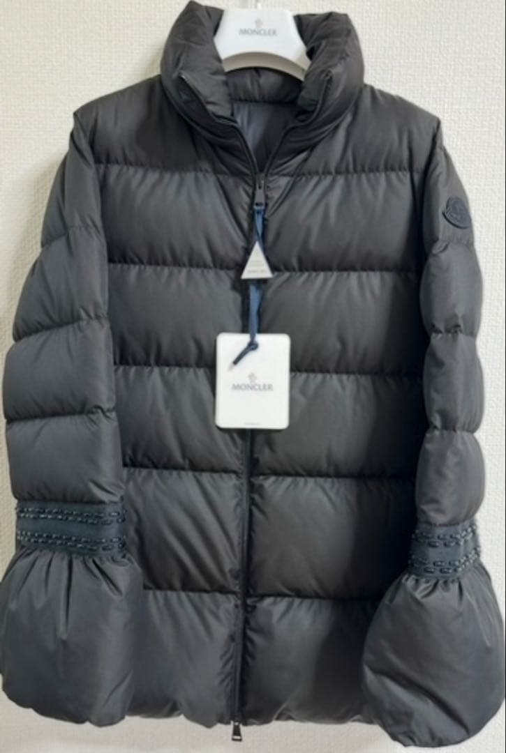 新品未使用MONCLER ブラックダウンジャケットサイズ0 新品未使用MONCLER ブラックダウンジャケットサイズ0