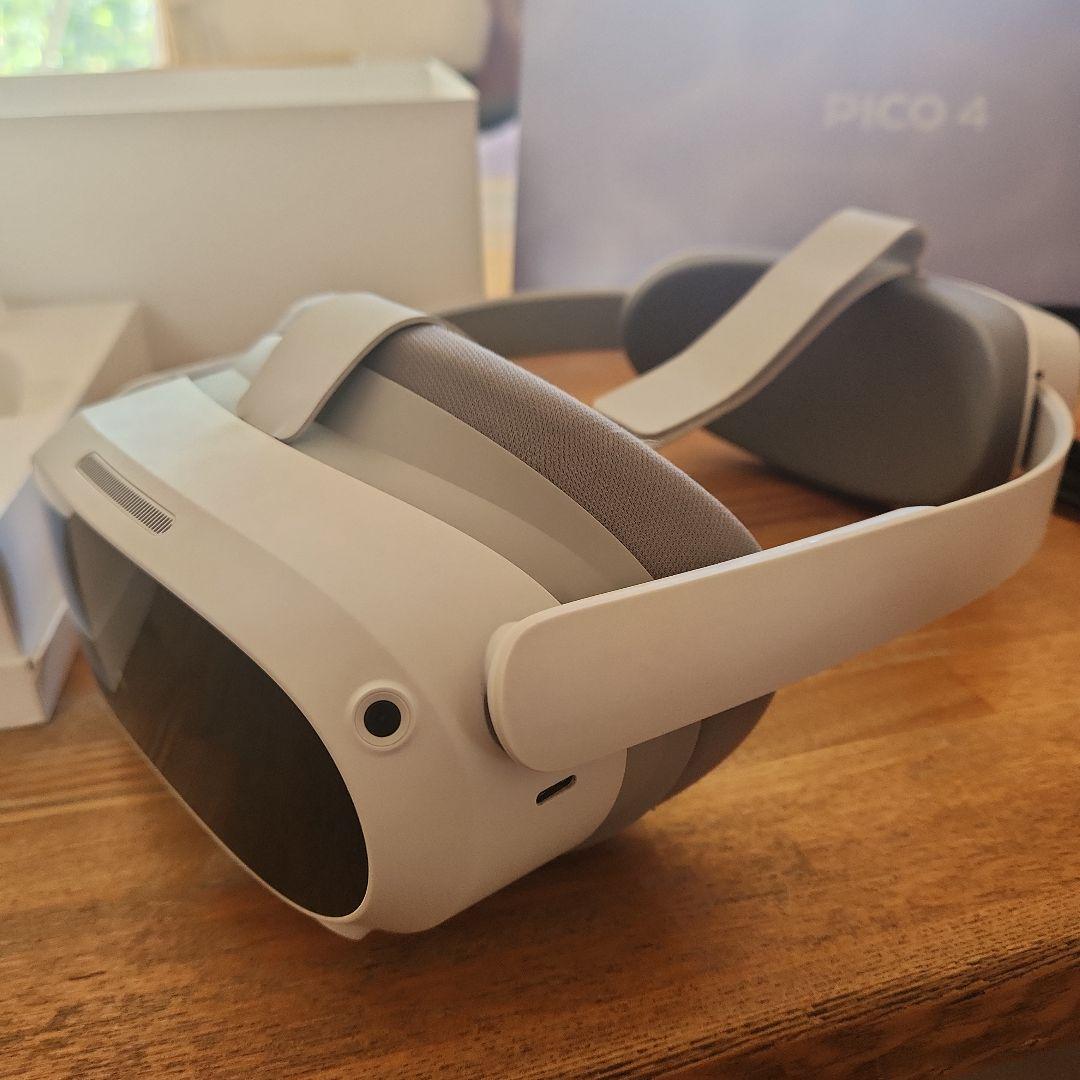 PICO 4 VRヘッドセットとコントローラー 簡易清掃済み 256GB 1.jpg