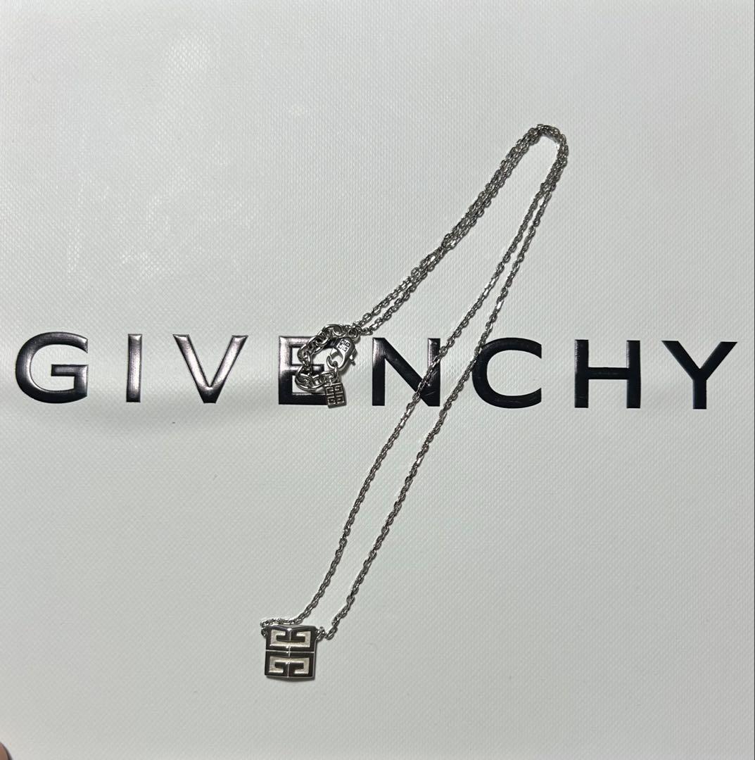 GIVENCHY シルバー ネックレス