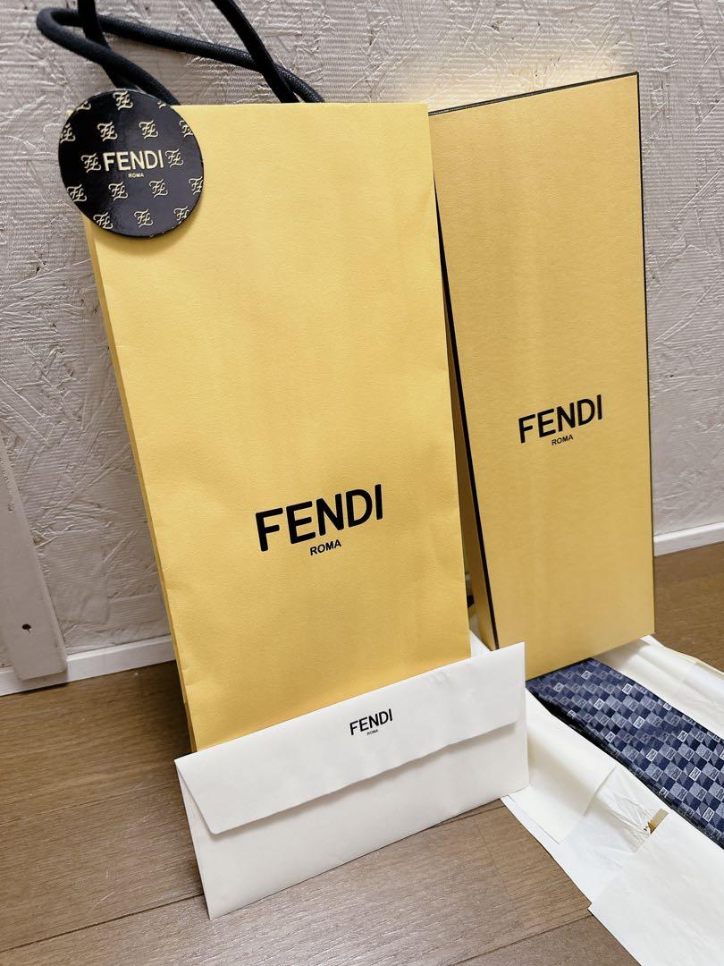 FENDIのネクタイ  2回ほど使用、保証書も有りほぼ新品です