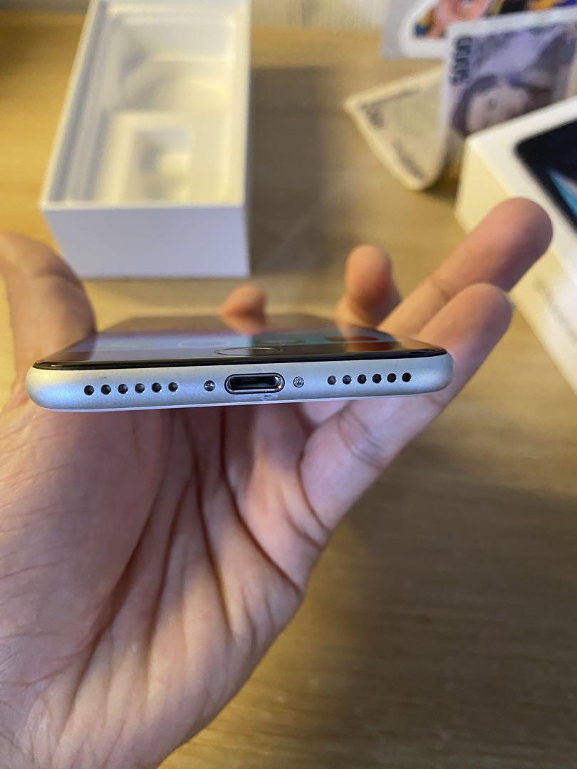 iPhone SE 第2世代64GB ホワイト SIMフリー