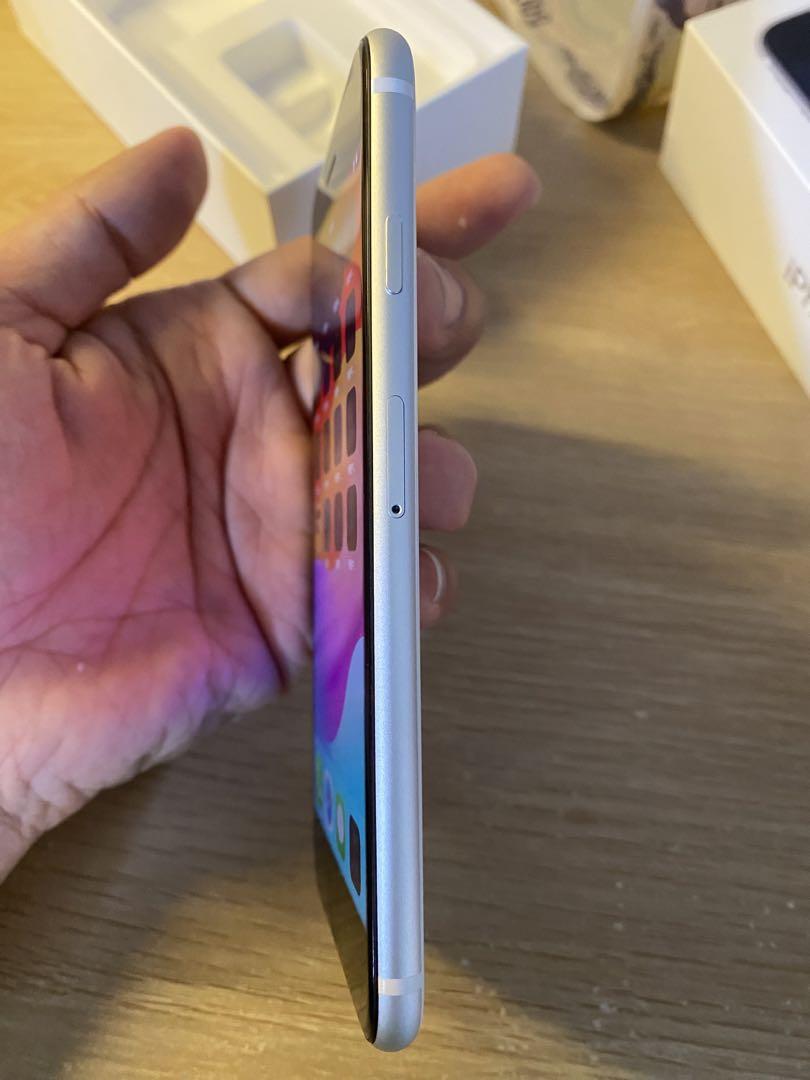 iPhone SE 第2世代64GB ホワイト SIMフリー