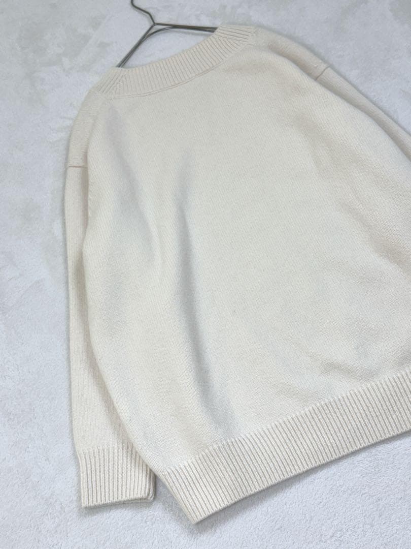 ebureエブール スーパージーロンウール Vネックプルオーバーニット 白 ebureエブール スーパージーロンウール Vネックプルオーバーニット 白