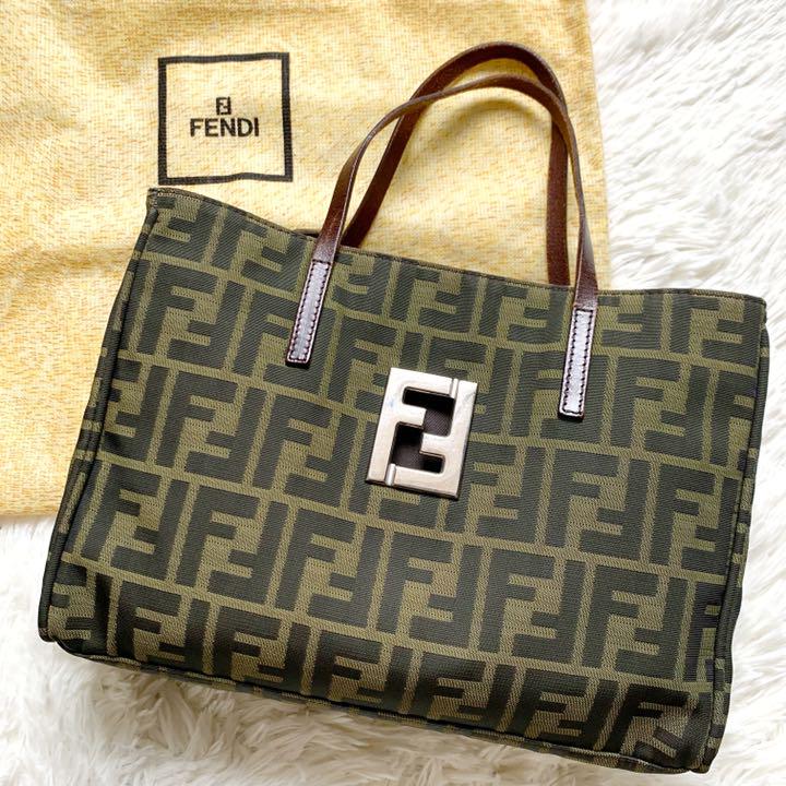美品✨フェンディ トートバッグ ミニ ズッカ柄 FF金具 キャンバス オンライン超特価 【極美品】フェンディ トートバッグ 大容量 肩掛け A4 FF金具 ズッキーノ トートバッグ