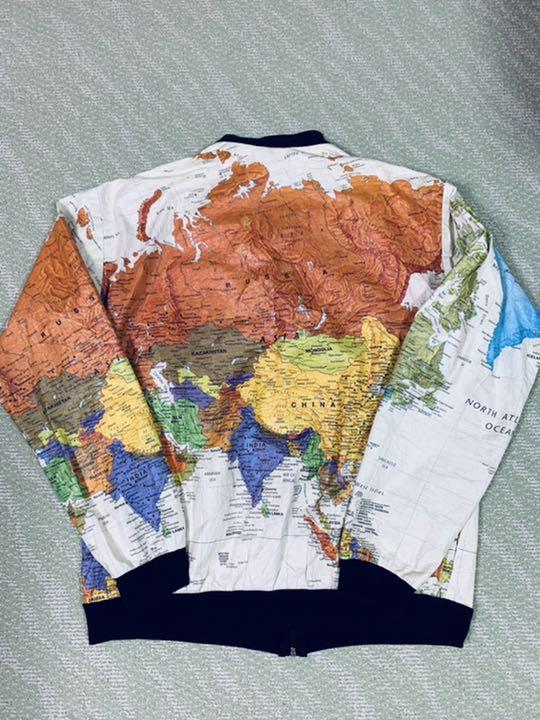 【タグ付未使用品 Lサイズ】レスリージョーダン 世界地図 ペーパージャケット タグ付未使用品 Lサイズ】レスリージョーダン 世界地図 ペーパー
