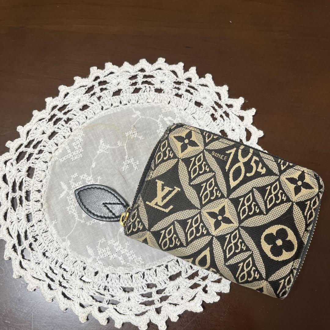 VUITTON 財布