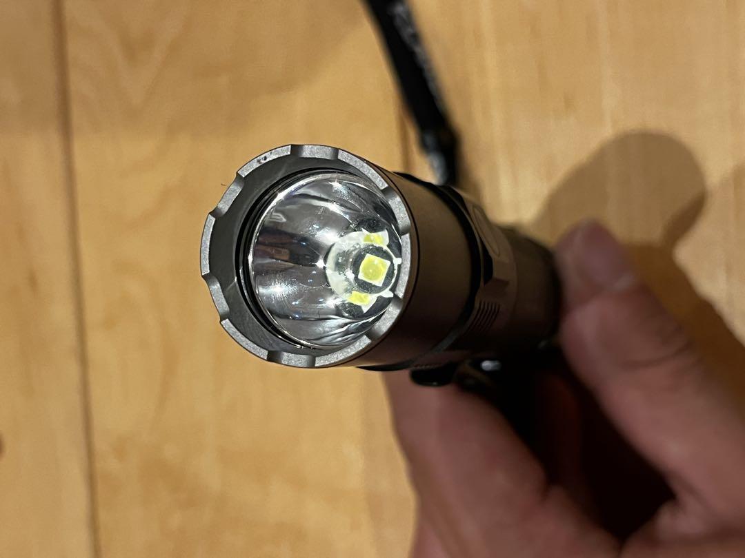 Klarus XT2CR 懐中電灯 クリップ付き
