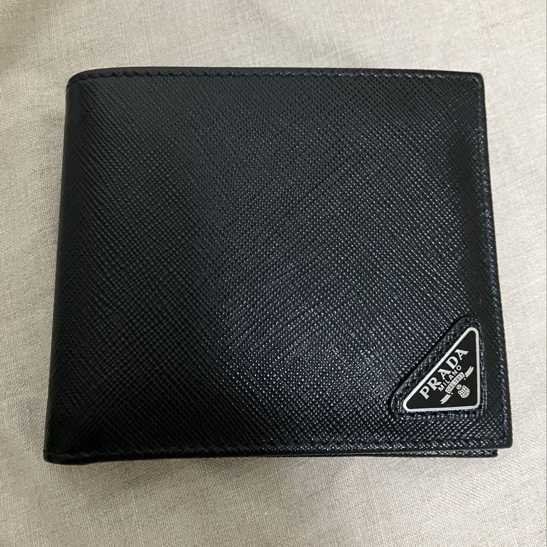 PRADA SASAFFIANO TRIANG ブラック サフィアーノレザー PRADA SAFFIANO TRIANG ブラック サフィアーノレザー 財布