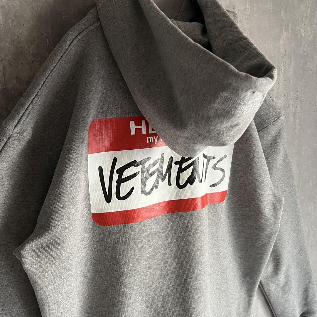 極美品】VETEMENTS MY NAME IS ジップアップパーカー タグ付 極美品】VETEMENTS MY NAME IS ジップアップパーカー タグ付