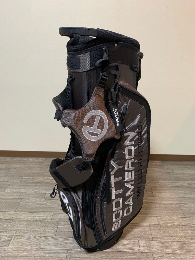 スコッティキャメロン　メタルグレー　軽量で高い機能性　パターカバープレゼント付