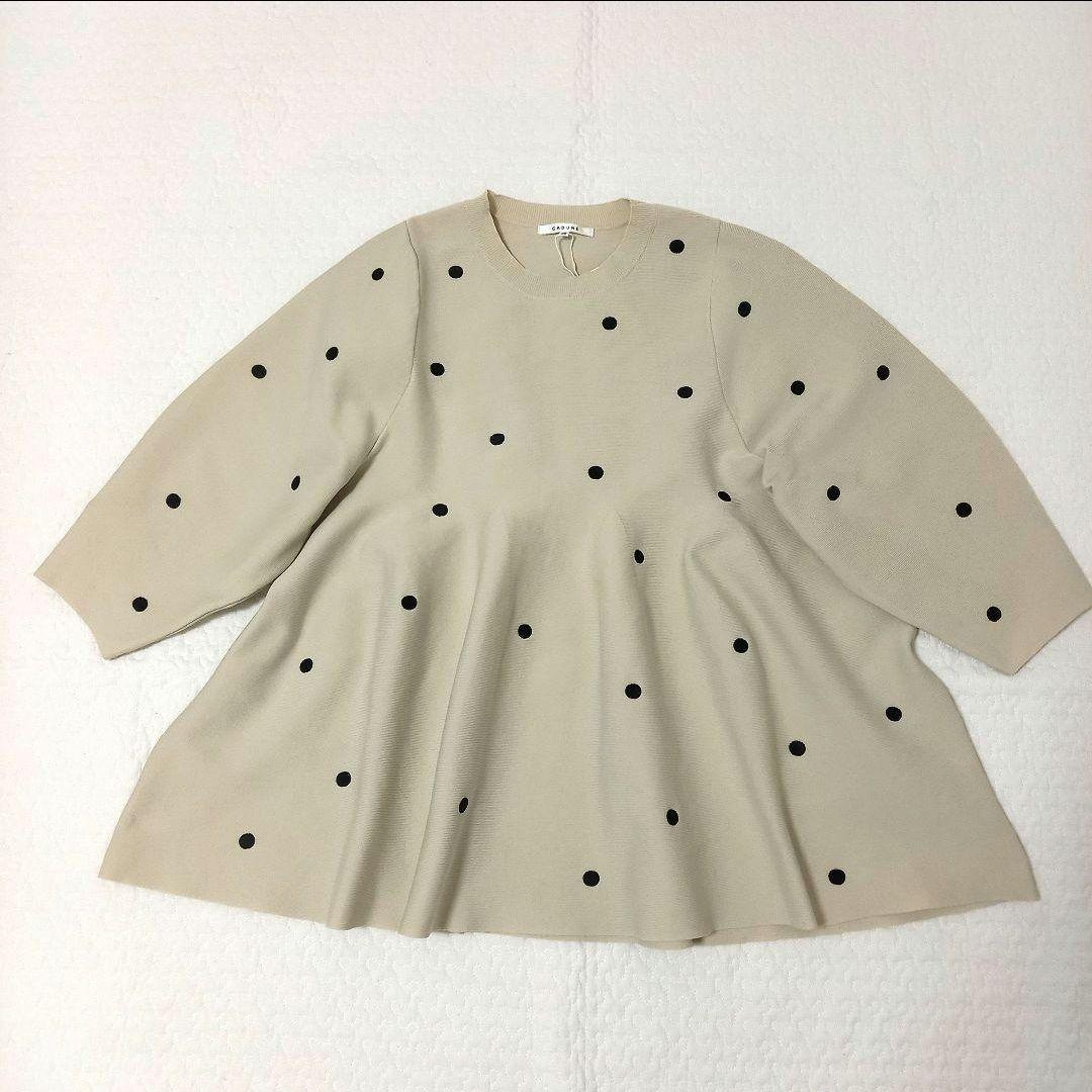 新品タグ付き✨CADUNE カデュネ ドット刺繍ペプラムニットプル
