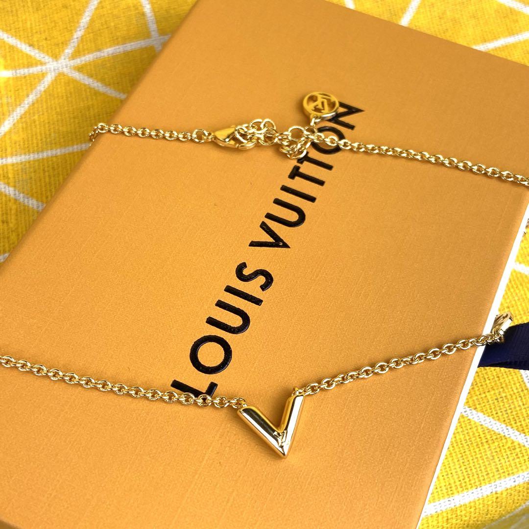 箱付き LOUIS VUITTON エセンシャル V ネックレス