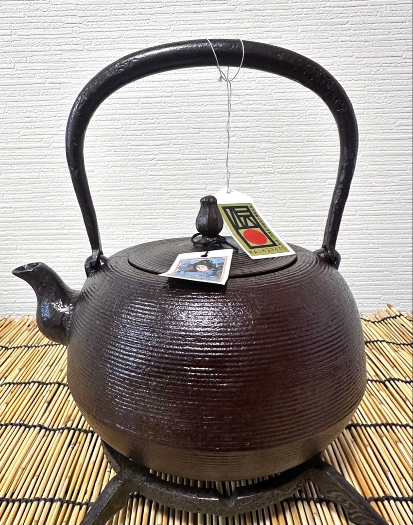 未使用品、タグ付　南部鉄器伝統工芸士　佐藤勝芳南部宝寿堂　姥口糸目　南部鉄瓶