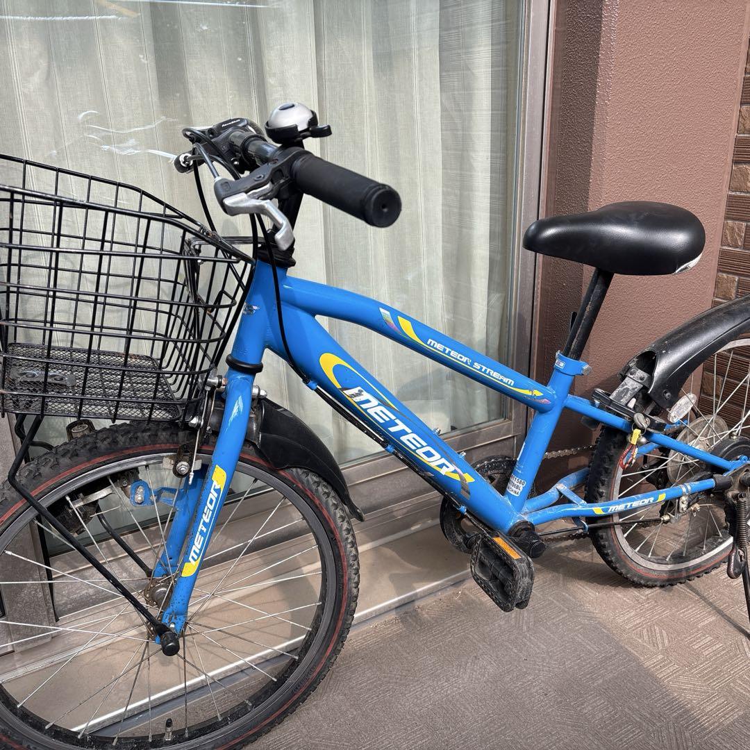 青色キッズ自転車 前面バスケット付き