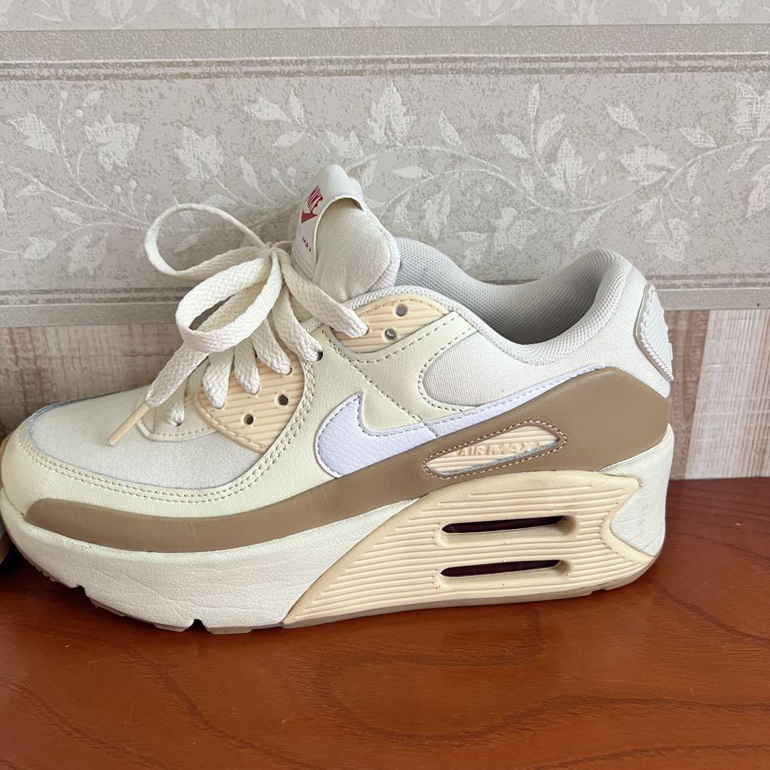 NIKE エアマックス90LV8