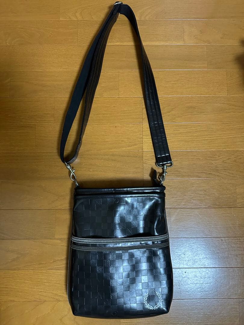 新作グッ FRED PERRY ショルダーバッグ ショルダーバッグ - fussball