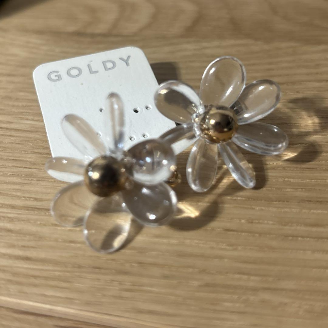 花形イヤリング GOLDY 花形 イヤリング 透明 ゴールド - メルカリ