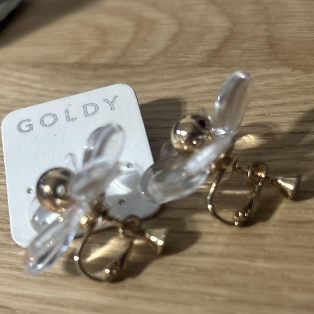 花形イヤリング GOLDY 花形 イヤリング 透明 ゴールド - メルカリ