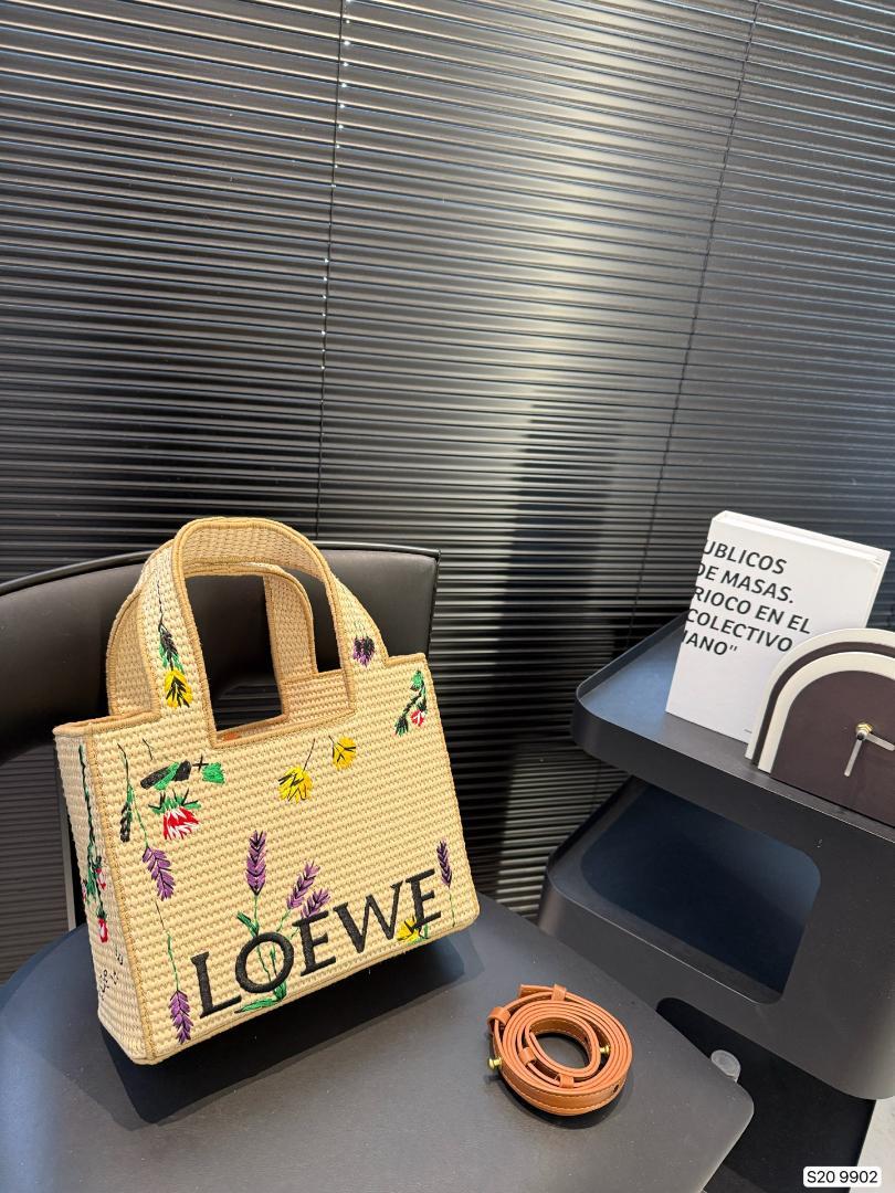 LOEWEストロー トートバッグ 24cm - メルカリ