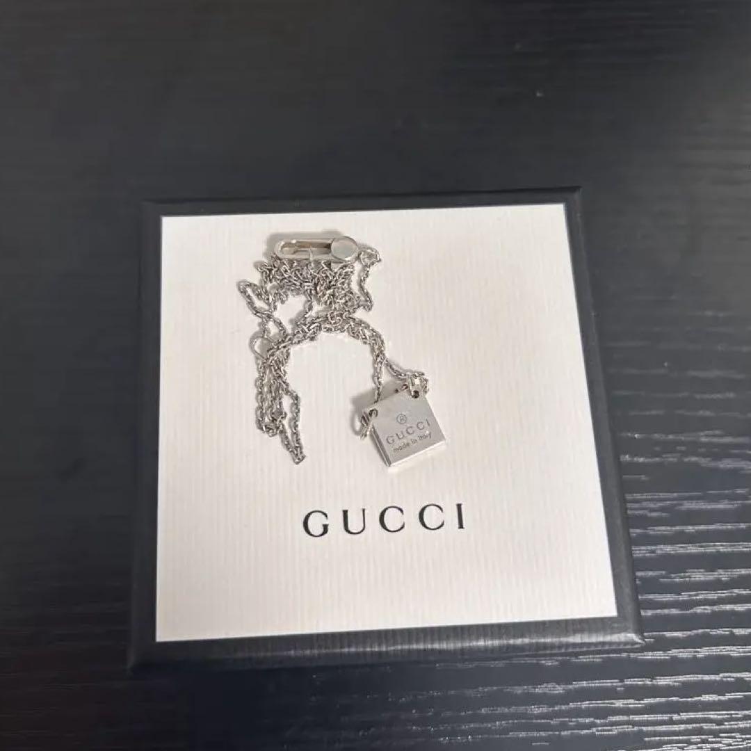 GUCCI スクエアネックレス　チャーム　男女兼用