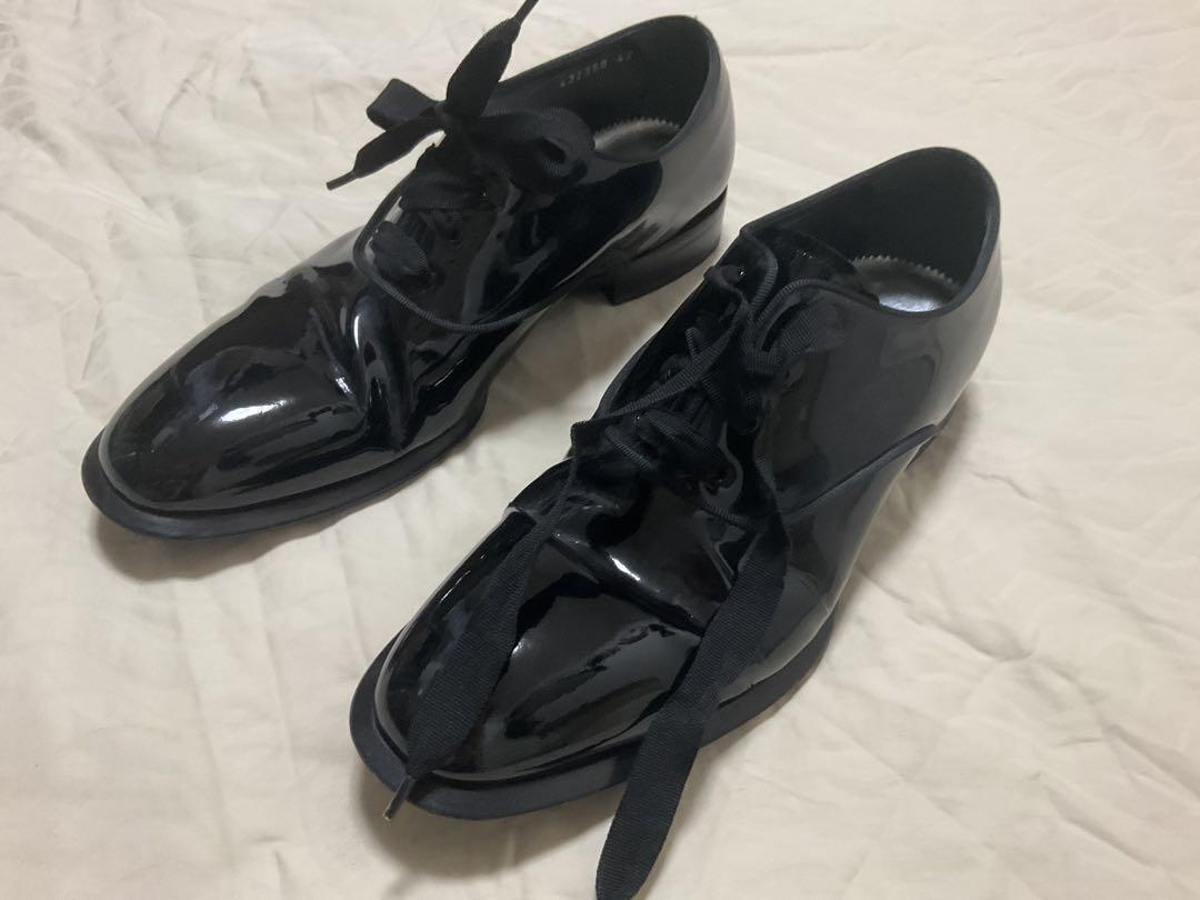 ブラックエナメルドレスシューズ