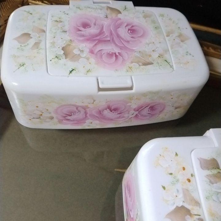 ウェットティッシュケース
白にピンク色薔薇