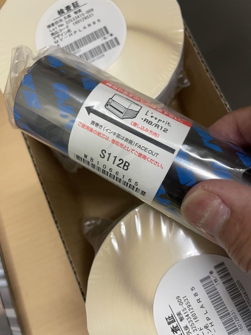 感熱ラベルプリンター用ラベルとインクリボン