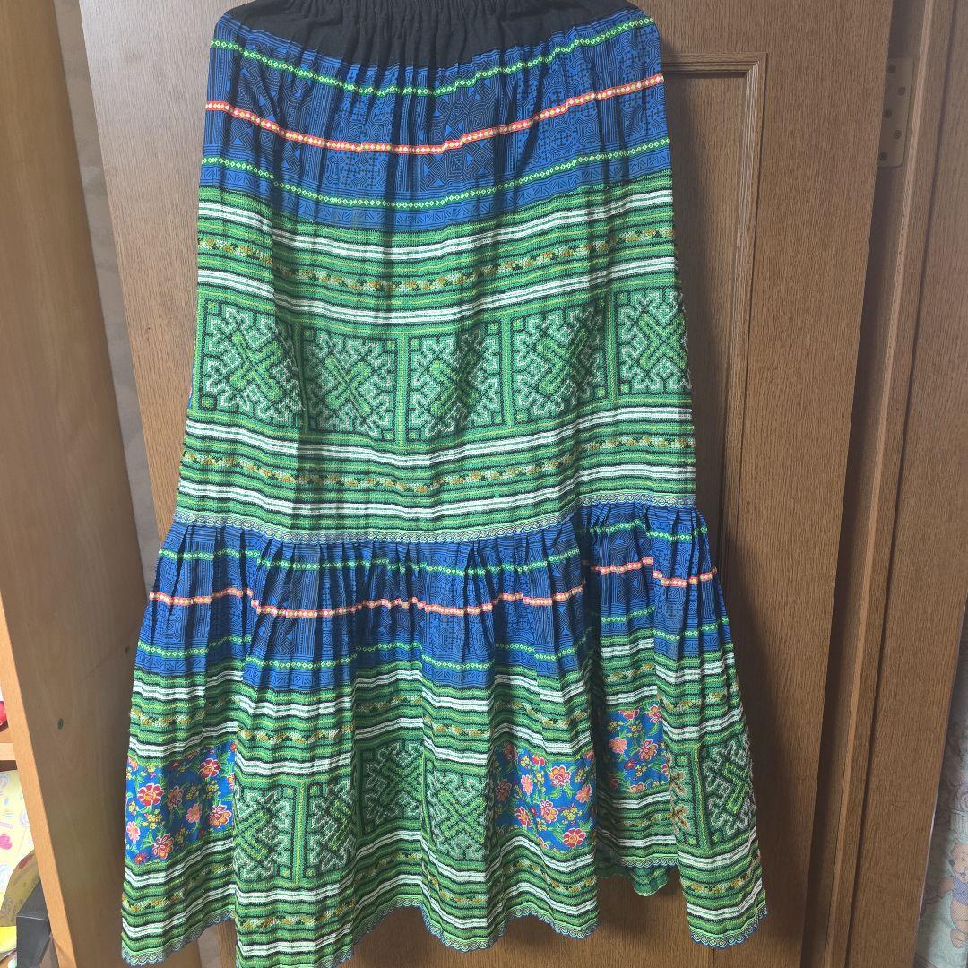 フレアロングスカート 緑 青 刺繍入り