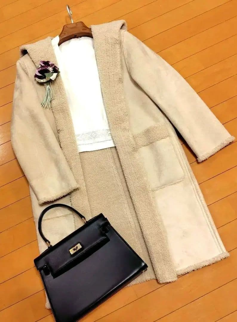 レリアン 近年モデル ベージュ フード付き フェイクムートンコート レリアン 近年モデル ベージュ フード付き フェイクムートンコート