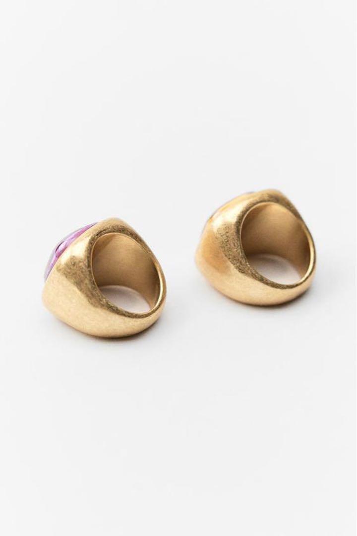 ★ドイツ発*ZARA*新作*Origins-ENGRAVEDストーンリング/GOLD★ ZARA ラインストーンリング ピンク・イエロー 2点セット - メルカリ