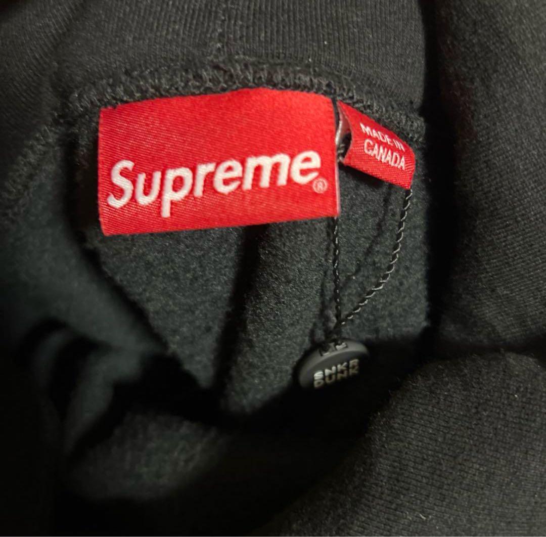 supreme 刺繍ツノSロゴ パーカー - メルカリ