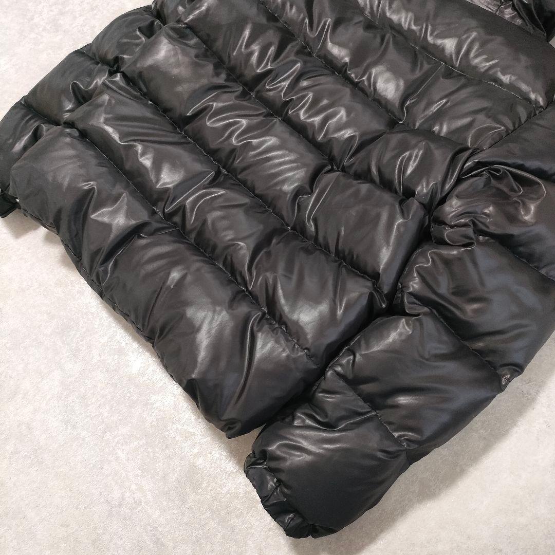 00s【archive】ダウンジャケット Y2K 肉厚 光沢感 短丈 黒 00s【archive】ダウンジャケット Y2K 肉厚 光沢感 短丈 黒